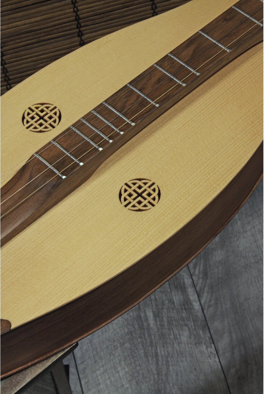 Roosebeck Grace Mountain Dulcimer 4-String Vaulted Fretboard Spruce Knotwork - Walnut