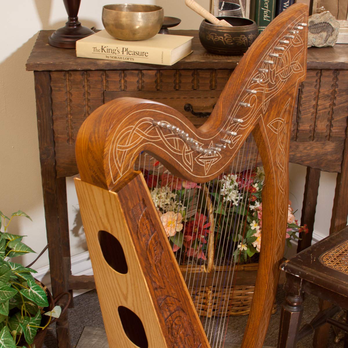 Roosebeck Minstrel Harp 29-String w/Full Chelby Levers - Thistle Engraved